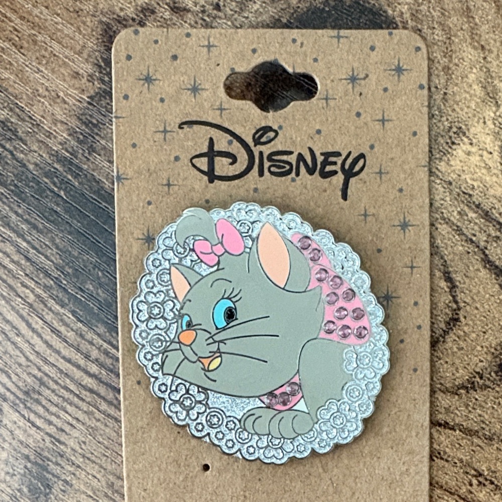 Disney Sparkle Marie Cat Pin